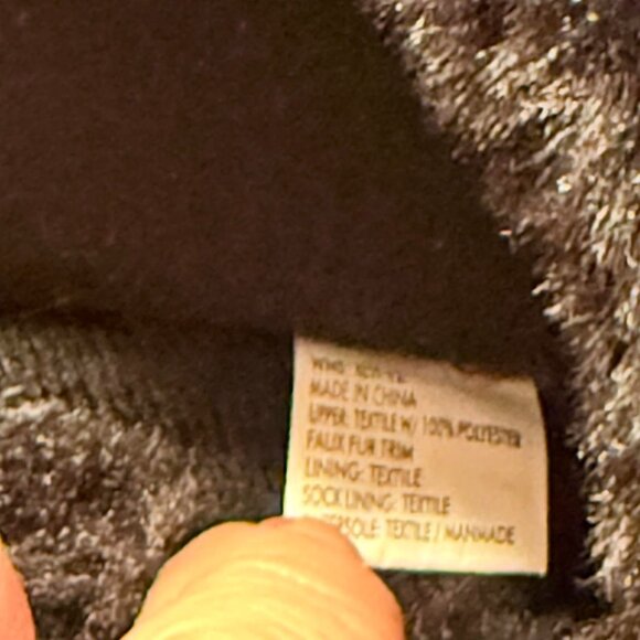 Old Navy Women's Black and White Slippers - Picture 6 of 8